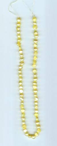 Billede: perler på snor ca. 40 cm, gul