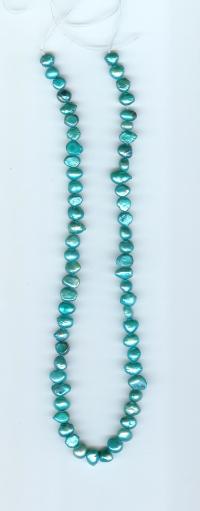 Billede: perler på snor ca. 40 cm, lysblå