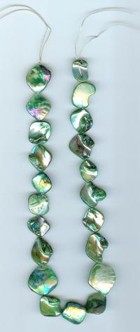 Billede: perler på snor ca. 40 cm, AB grøn