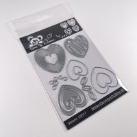 Billede: skæreskabelon Chokolade hjerte fra Bjørns by Danmore indeholder de sødeste hjerter der kan bruges for sig selv - eller bygges op som lag til at lave de skønneste stykker chokolade. Dies måler ca.:
Hjerte med riller: 4,7x4,7 cm
Største hjerte lag: 4x4 cm
Mindste hjerte lag: 1,3x1,3 cm
